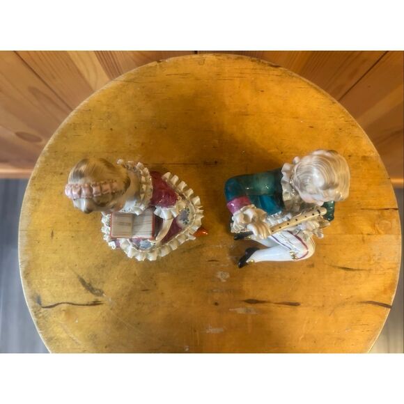Vintage Porcelain Set Of Colonial Man & Woman Figurines 4.5” (5905) - Picture 5 of 10